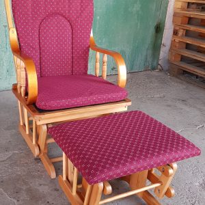 Люлеещ стол с лагерков механизъм, изключително безшумен и безопасен за околните – НОВ, в кашон, комплект с столче за крака със същото задвиждване – дъб, различен цвят на дамаската и дървото, внос от Белгия