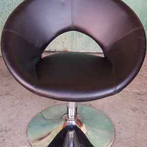 Стол, въртящ, в съчетание от кожа и метал, внос от Белгия