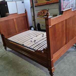 Старинно легло от дъб производство в началото на 20-ти век, масив-орех  120/ 200 см., внос от Белгия.