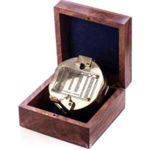 Месингов компас в дървена кутия, нов внос от Германия.