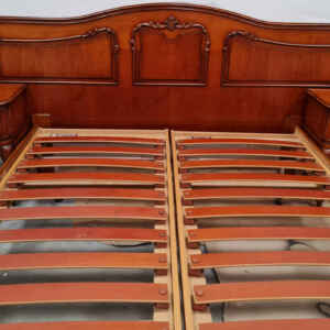 Спалня в стил Луи 14-ти комплект от гардероб с четири врати, спалня, нощни шкафчета, подматрачни рамки  внос от Белгия.