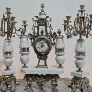 Каминен часовник в комплект с два броя свещници от бронз и мрамор.