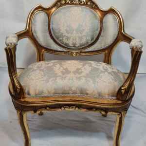 Бароково кресло в съчетание от дамаска и злато – ново.