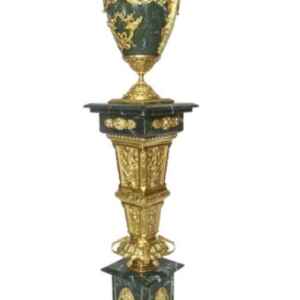Мраморни колони с ваза и бронз в комплект от два броя в цвят шато зелено и червено внос от Египет.- ОЧАКВА СЕ ДОСТАВКА