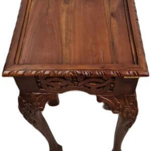 Помощна квадратна маса в стил Чипъндейл с високи срака, нова от махагоново дърво внос от Индонезия.